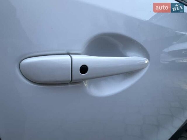 Білий Мазда СХ-5, об'ємом двигуна 2.2 л та пробігом 235 тис. км за 14500 $, фото 31 на Automoto.ua