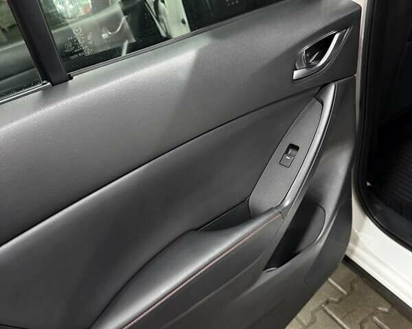 Белый Мазда СХ-5, объемом двигателя 2.19 л и пробегом 155 тыс. км за 17000 $, фото 11 на Automoto.ua