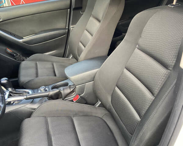 Белый Мазда СХ-5, объемом двигателя 2.2 л и пробегом 165 тыс. км за 13400 $, фото 15 на Automoto.ua