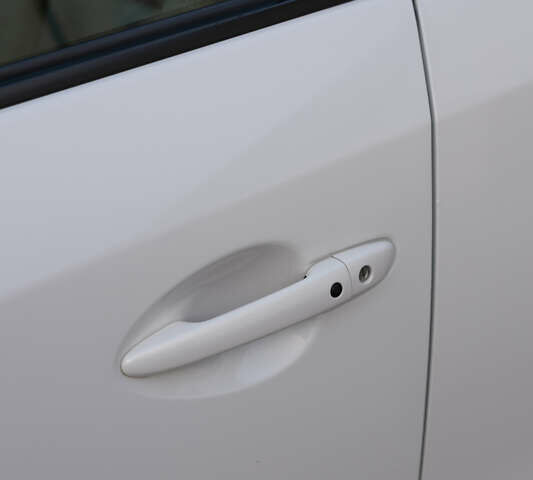 Білий Мазда СХ-5, об'ємом двигуна 2.19 л та пробігом 243 тис. км за 15700 $, фото 6 на Automoto.ua