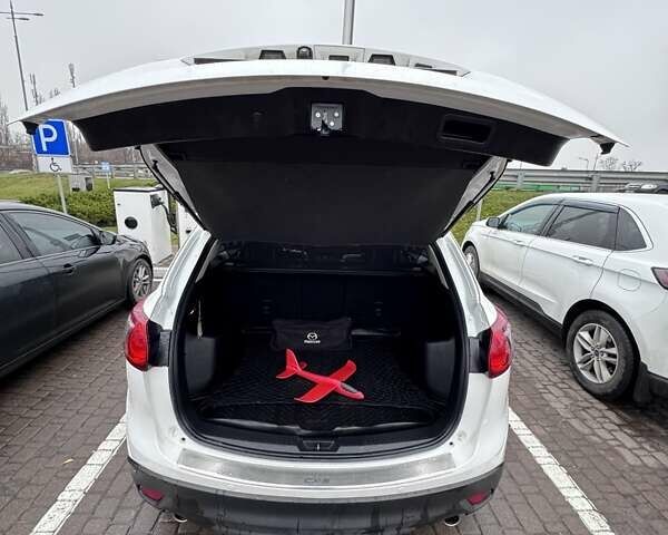 Белый Мазда СХ-5, объемом двигателя 2.5 л и пробегом 218 тыс. км за 14500 $, фото 4 на Automoto.ua