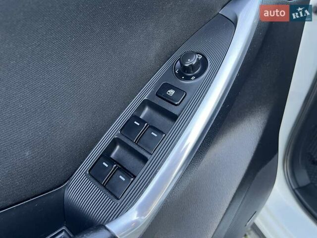 Белый Мазда СХ-5, объемом двигателя 2.19 л и пробегом 225 тыс. км за 13399 $, фото 68 на Automoto.ua