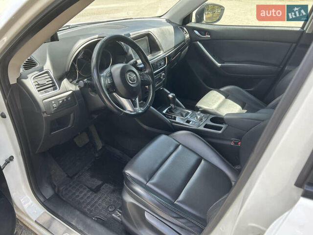 Мазда СХ-5 2015 в Днепре (Днепропетровске) на Automoto.ua Белый Мазда СХ-5, объемом двигателя 2.19 л и пробегом 122 тыс. км за 16500 $, фото 7 на Automoto.ua