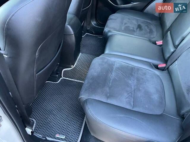 Мазда СХ-5 2015 в Казатине на Automoto.ua Белый Мазда СХ-5, объемом двигателя 2 л и пробегом 276 тыс. км за 15400 $, фото 34 на Automoto.ua