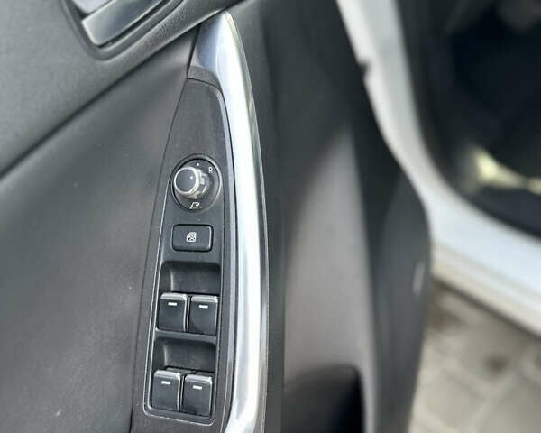 Білий Мазда СХ-5, об'ємом двигуна 2.19 л та пробігом 279 тис. км за 15000 $, фото 14 на Automoto.ua