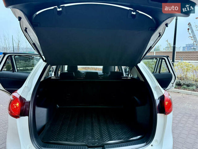 Белый Мазда СХ-5, объемом двигателя 2.2 л и пробегом 127 тыс. км за 14550 $, фото 34 на Automoto.ua