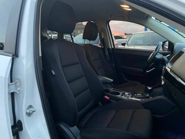 Мазда СХ-5 2015 в Киеве на Automoto.ua Белый Мазда СХ-5, объемом двигателя 2 л и пробегом 162 тыс. км за 14990 $, фото 12 на Automoto.ua