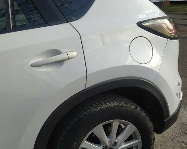 Белый Мазда СХ-5, объемом двигателя 2.49 л и пробегом 130 тыс. км за 13000 $, фото 14 на Automoto.ua