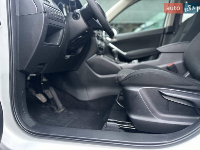 Белый Мазда СХ-5, объемом двигателя 2.19 л и пробегом 168 тыс. км за 14000 $, фото 24 на Automoto.ua