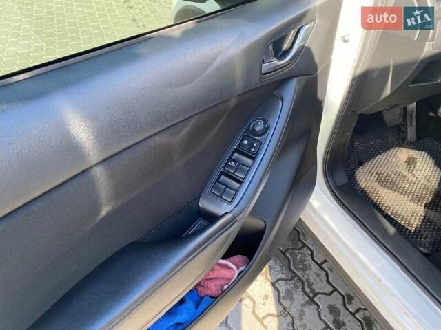 Білий Мазда СХ-5, об'ємом двигуна 2.49 л та пробігом 135 тис. км за 14000 $, фото 15 на Automoto.ua