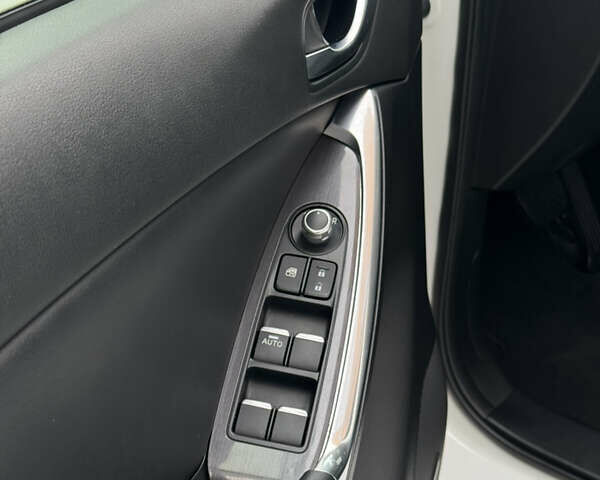 Белый Мазда СХ-5, объемом двигателя 2.5 л и пробегом 73 тыс. км за 16900 $, фото 35 на Automoto.ua