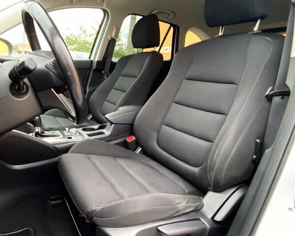 Білий Мазда СХ-5, об'ємом двигуна 2.2 л та пробігом 172 тис. км за 15850 $, фото 18 на Automoto.ua