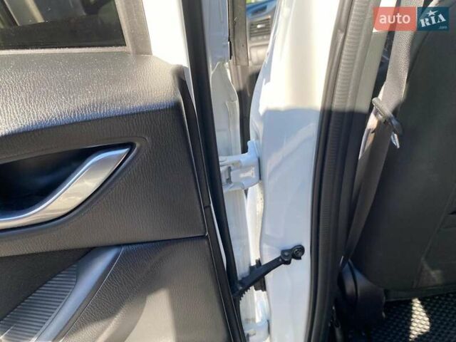 Білий Мазда СХ-5, об'ємом двигуна 2.49 л та пробігом 135 тис. км за 14000 $, фото 5 на Automoto.ua