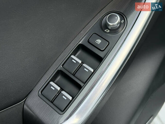 Білий Мазда СХ-5, об'ємом двигуна 2.2 л та пробігом 183 тис. км за 15999 $, фото 34 на Automoto.ua