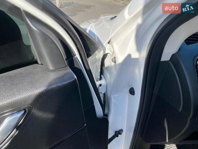 Білий Мазда СХ-5, об'ємом двигуна 2.49 л та пробігом 135 тис. км за 14000 $, фото 6 на Automoto.ua