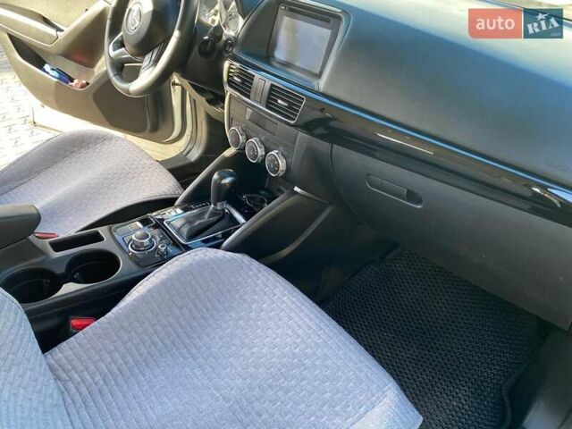 Білий Мазда СХ-5, об'ємом двигуна 2.49 л та пробігом 135 тис. км за 14000 $, фото 12 на Automoto.ua