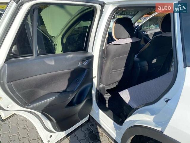 Білий Мазда СХ-5, об'ємом двигуна 2.49 л та пробігом 135 тис. км за 14000 $, фото 17 на Automoto.ua