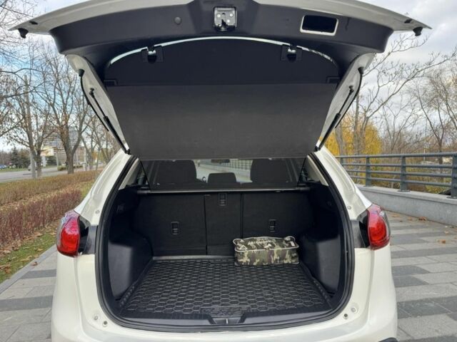 Білий Мазда СХ-5, об'ємом двигуна 2.5 л та пробігом 77 тис. км за 15000 $, фото 21 на Automoto.ua