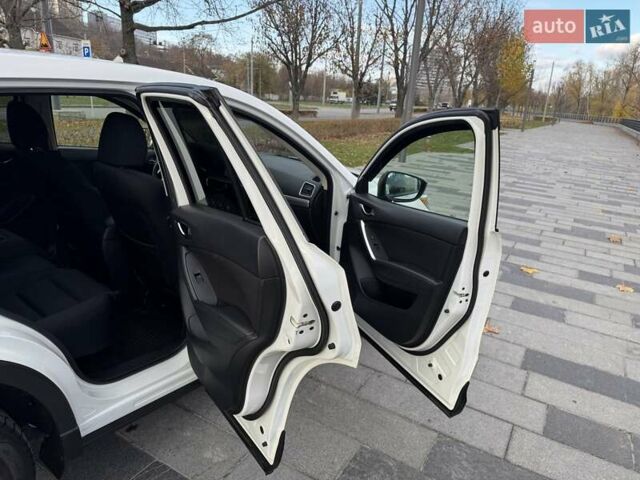 Білий Мазда СХ-5, об'ємом двигуна 2.49 л та пробігом 77 тис. км за 15500 $, фото 28 на Automoto.ua