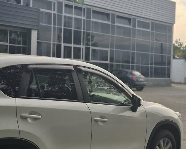 Білий Мазда СХ-5, об'ємом двигуна 2 л та пробігом 133 тис. км за 15800 $, фото 2 на Automoto.ua