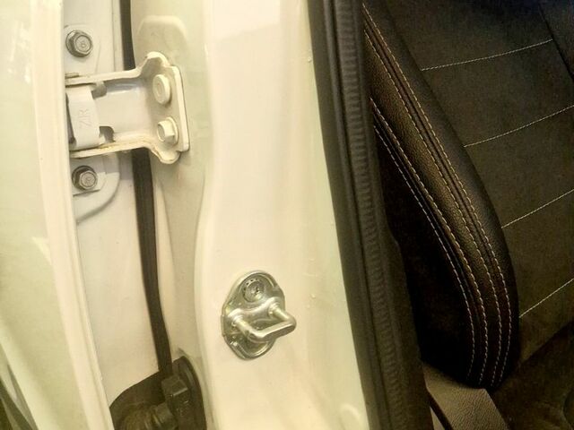 Білий Мазда СХ-5, об'ємом двигуна 2.5 л та пробігом 123 тис. км за 17000 $, фото 10 на Automoto.ua