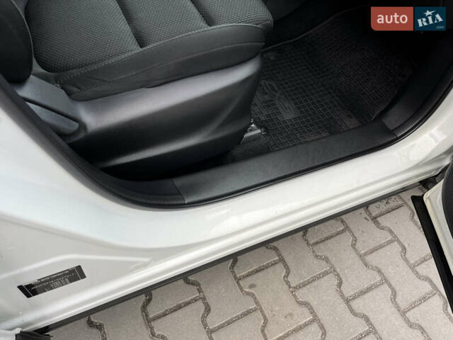 Белый Мазда СХ-5, объемом двигателя 2 л и пробегом 119 тыс. км за 16999 $, фото 34 на Automoto.ua