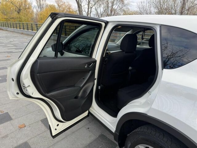 Білий Мазда СХ-5, об'ємом двигуна 2.5 л та пробігом 77 тис. км за 15000 $, фото 20 на Automoto.ua