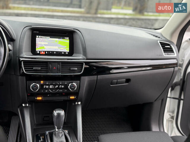 Белый Мазда СХ-5, объемом двигателя 2 л и пробегом 95 тыс. км за 17600 $, фото 38 на Automoto.ua