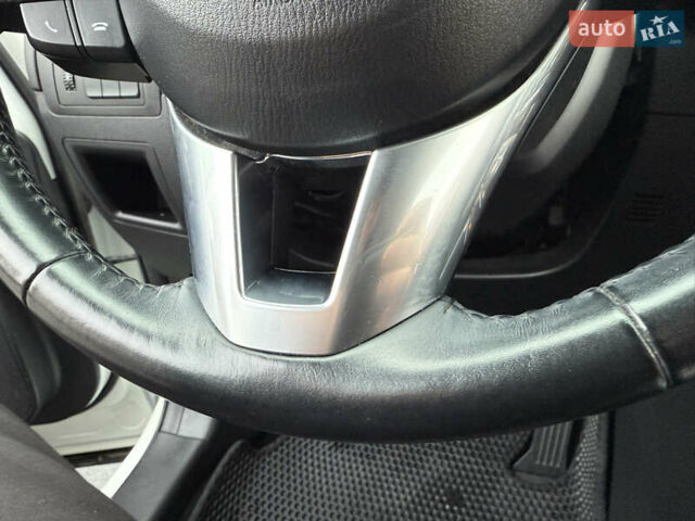 Белый Мазда СХ-5, объемом двигателя 2 л и пробегом 95 тыс. км за 17600 $, фото 32 на Automoto.ua