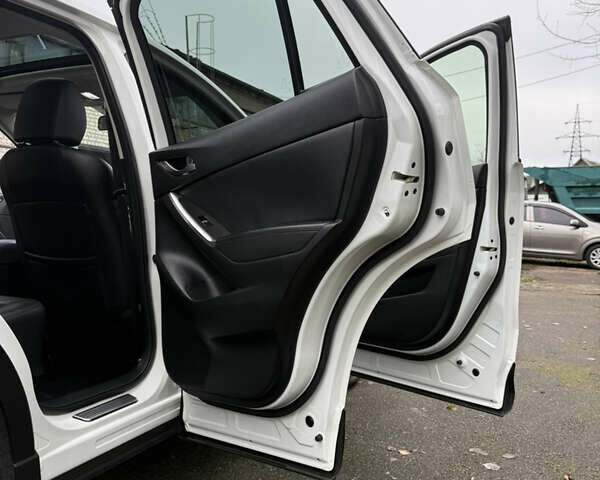 Белый Мазда СХ-5, объемом двигателя 2.2 л и пробегом 200 тыс. км за 17700 $, фото 121 на Automoto.ua