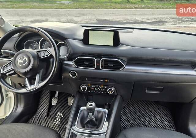 Мазда СХ-5 2017 у Львові на Automoto.ua Білий Мазда СХ-5, об'ємом двигуна 2.19 л та пробігом 261 тис. км за 18700 $, фото 7 на Automoto.ua