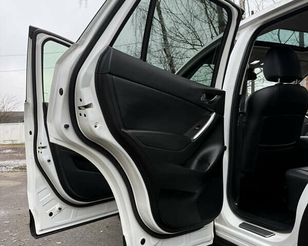 Белый Мазда СХ-5, объемом двигателя 2.2 л и пробегом 200 тыс. км за 17700 $, фото 118 на Automoto.ua