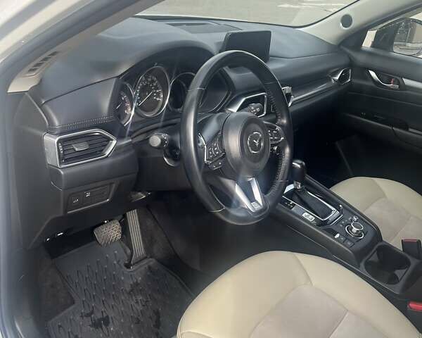 Белый Мазда СХ-5, объемом двигателя 2.5 л и пробегом 198 тыс. км за 19000 $, фото 2 на Automoto.ua