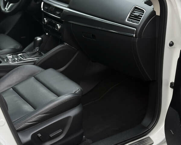 Белый Мазда СХ-5, объемом двигателя 2.2 л и пробегом 200 тыс. км за 17700 $, фото 100 на Automoto.ua