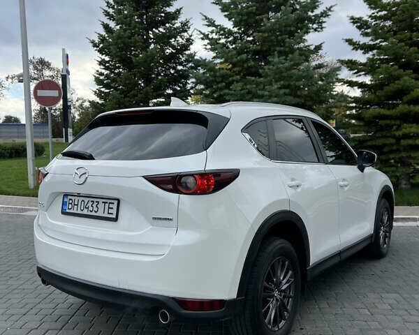Белый Мазда СХ-5, объемом двигателя 2.5 л и пробегом 57 тыс. км за 18500 $, фото 6 на Automoto.ua