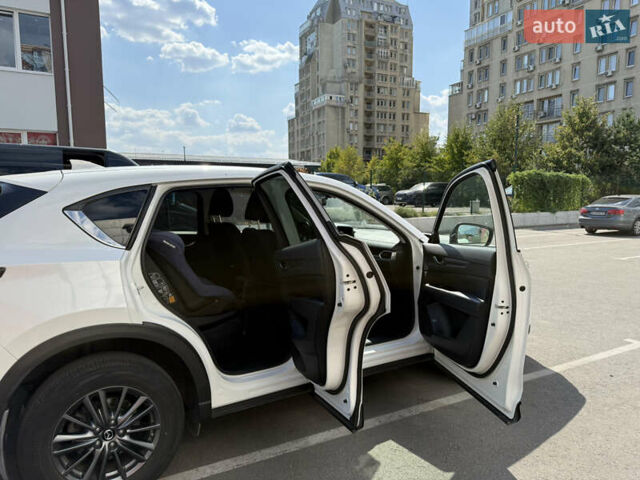 Белый Мазда СХ-5, объемом двигателя 2 л и пробегом 59 тыс. км за 24200 $, фото 4 на Automoto.ua