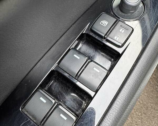 Білий Мазда СХ-5, об'ємом двигуна 2.49 л та пробігом 77 тис. км за 21000 $, фото 23 на Automoto.ua