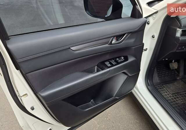 Білий Мазда СХ-5, об'ємом двигуна 2 л та пробігом 38 тис. км за 23850 $, фото 11 на Automoto.ua