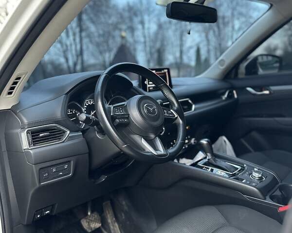 Білий Мазда СХ-5, об'ємом двигуна 2 л та пробігом 62 тис. км за 23000 $, фото 12 на Automoto.ua