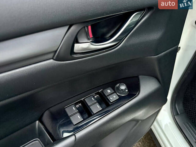 Белый Мазда СХ-5, объемом двигателя 2.5 л и пробегом 72 тыс. км за 18900 $, фото 19 на Automoto.ua