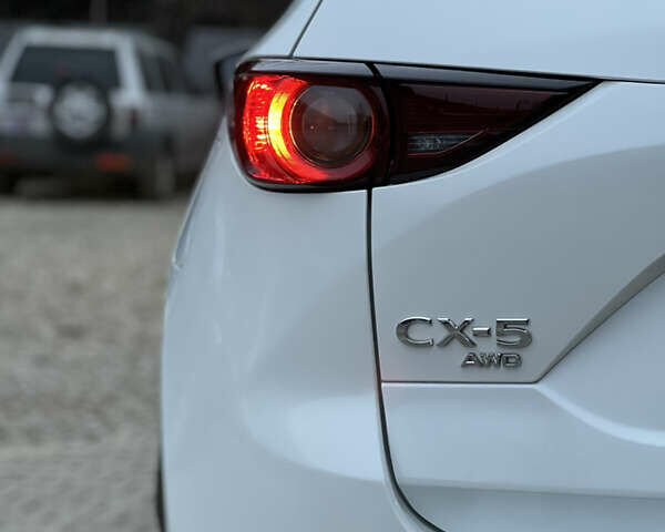 Білий Мазда СХ-5, об'ємом двигуна 2.49 л та пробігом 153 тис. км за 18999 $, фото 16 на Automoto.ua