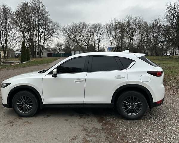 Білий Мазда СХ-5, об'ємом двигуна 2 л та пробігом 62 тис. км за 23000 $, фото 4 на Automoto.ua