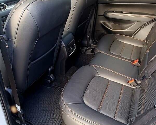 Белый Мазда СХ-5, объемом двигателя 2.5 л и пробегом 28 тыс. км за 25000 $, фото 5 на Automoto.ua