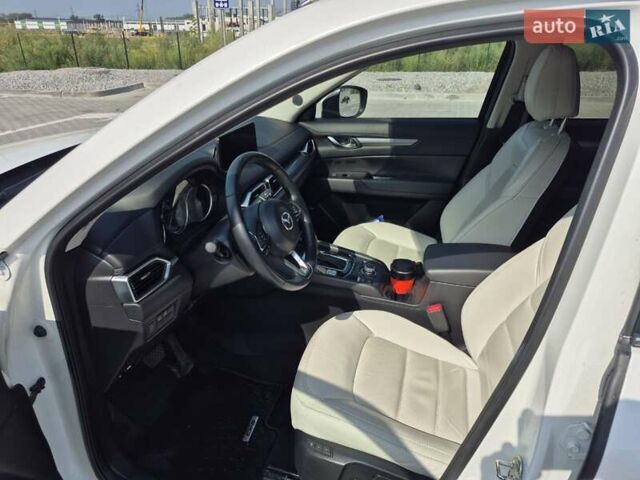 Белый Мазда СХ-5, объемом двигателя 2.49 л и пробегом 32 тыс. км за 22000 $, фото 5 на Automoto.ua