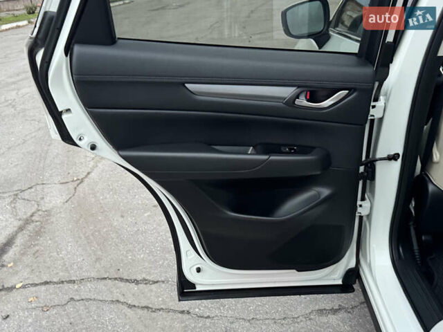 Мазда СХ-5 2023 в Полтаве на Automoto.ua Белый Мазда СХ-5, объемом двигателя 2.49 л и пробегом 30 тыс. км за 23500 $, фото 37 на Automoto.ua