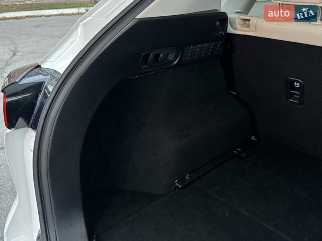 Мазда СХ-5 2023 в Полтаве на Automoto.ua Белый Мазда СХ-5, объемом двигателя 2.49 л и пробегом 30 тыс. км за 23500 $, фото 45 на Automoto.ua