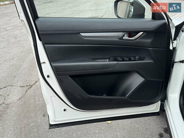 Мазда СХ-5 2023 в Полтаве на Automoto.ua Белый Мазда СХ-5, объемом двигателя 2.49 л и пробегом 30 тыс. км за 23500 $, фото 14 на Automoto.ua