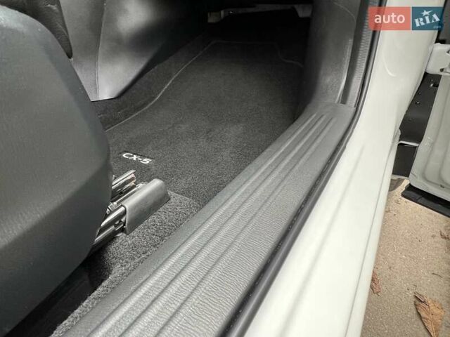 Белый Мазда СХ-5, объемом двигателя 2.49 л и пробегом 17 тыс. км за 25950 $, фото 66 на Automoto.ua