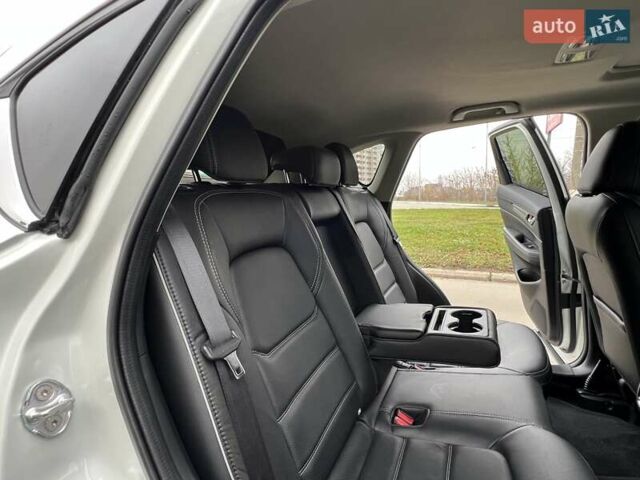 Белый Мазда СХ-5, объемом двигателя 2.49 л и пробегом 17 тыс. км за 25950 $, фото 38 на Automoto.ua