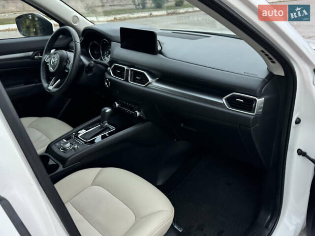 Мазда СХ-5 2023 в Полтаве на Automoto.ua Белый Мазда СХ-5, объемом двигателя 2.49 л и пробегом 30 тыс. км за 23500 $, фото 54 на Automoto.ua